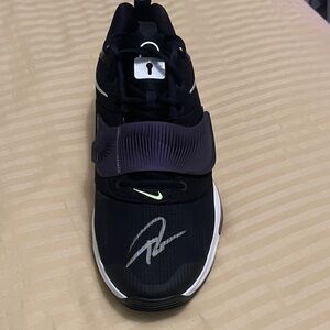 NEW Nike GIANNIS Antetokounmpo BECKETT WITNESSED Signature Holo auto ONE shoe
